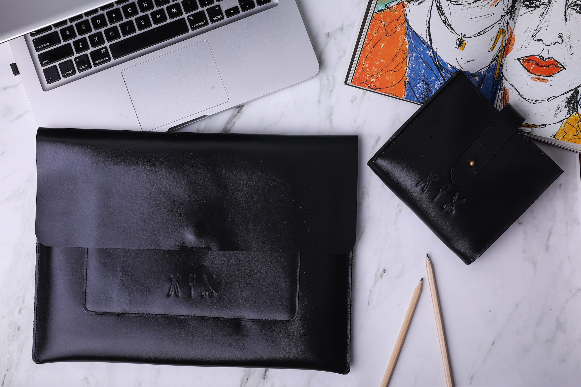 LAPTOP CAPSULE  & CHARGER CASE
