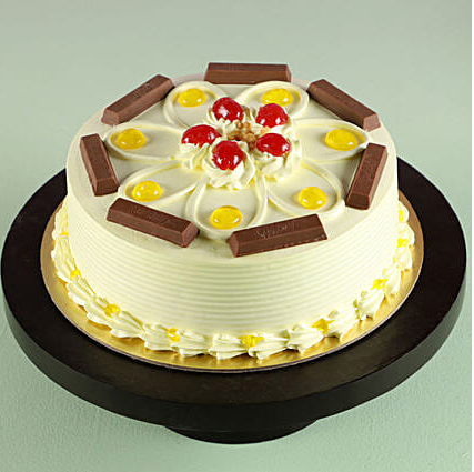 KitKat Butterscotch Cake Half Kg